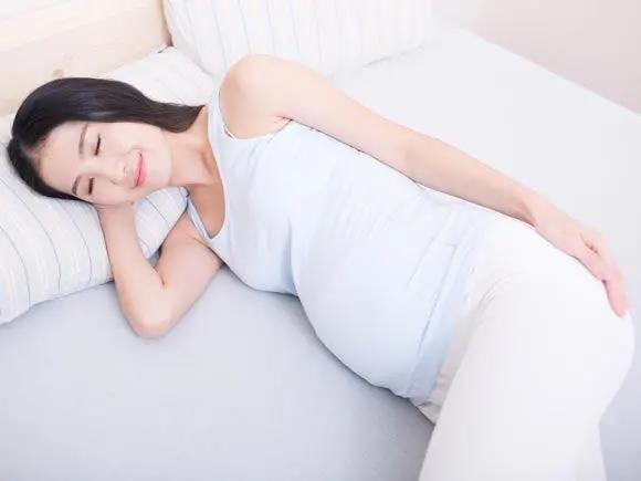 一個(gè)好的睡姿決定健康程度！這兩種姿勢不僅舒服，還能補腎，快試試吧!