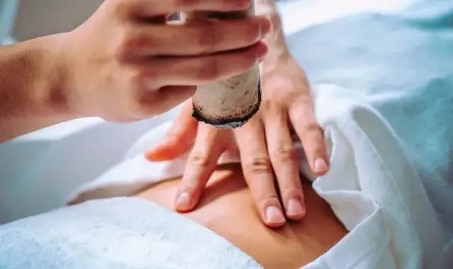 夏天汗味重？艾灸幫你“除臭”，減少尷尬